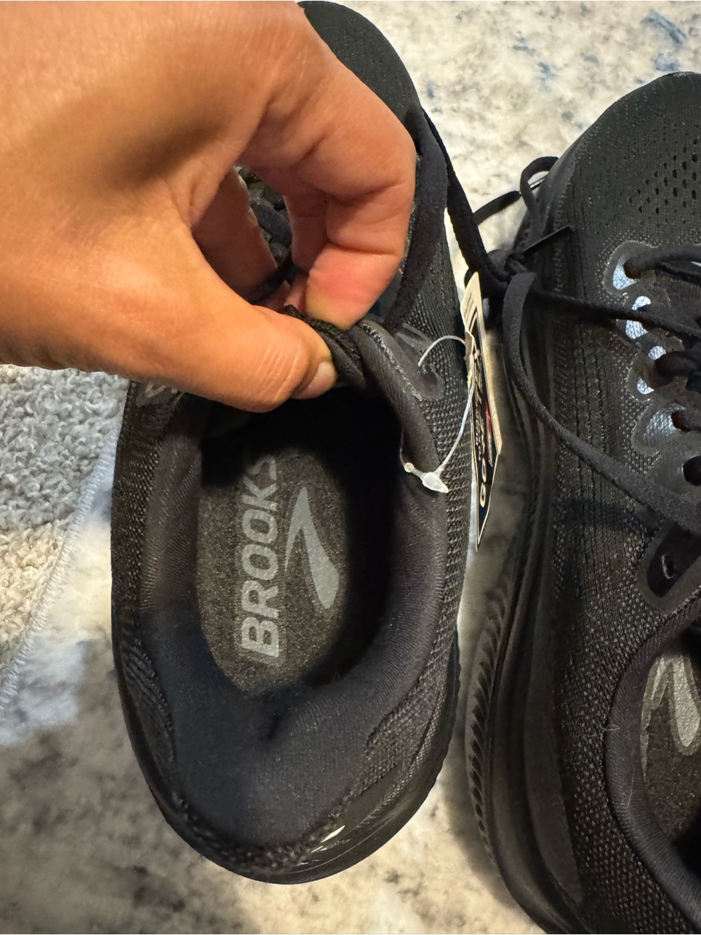Brooks Men's All-Black Gore-Tex Running Shoes - Picture 6 of 7